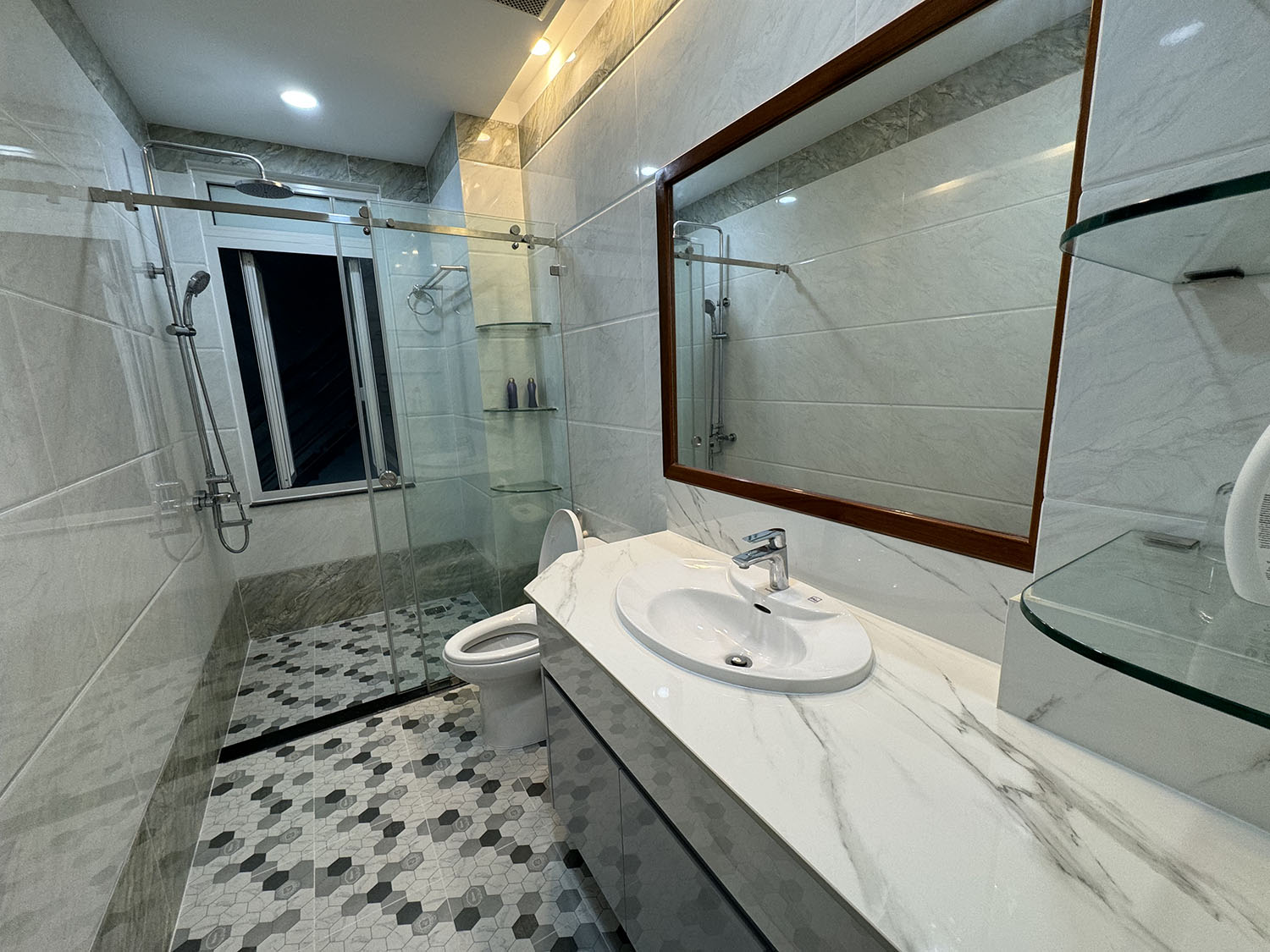 Siêu phẩm Hầm, 4Lầu, ST, thang máy (4,75x17=80,75m2) full nội thất cao cấp đường nội bộ 12m khu VIP 3 tháng 2